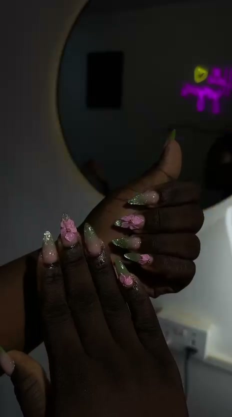 Luxury full set with nail art details